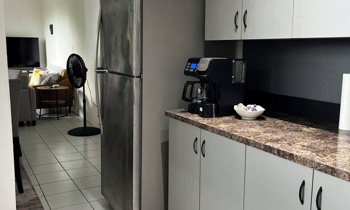 Estate Fortuna Hill Apartment | Charming 1-bedroom apartment in vibrant St Thomas with WiFi