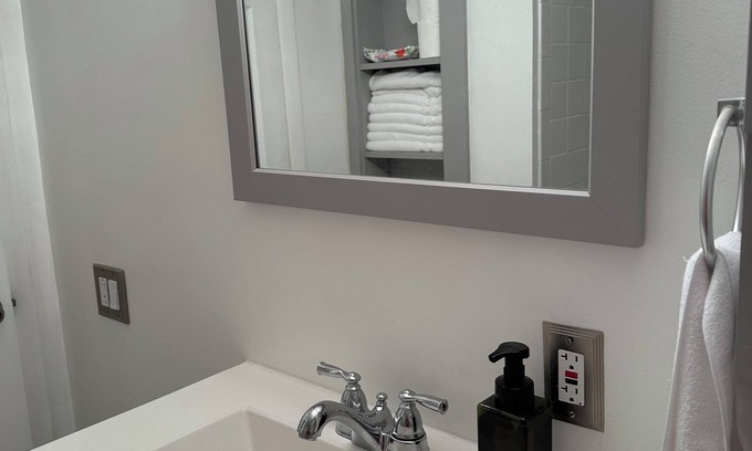 Perinton Apartment | Charming 1-bedroom apartment with AC, WiFi in beautiful Fairport