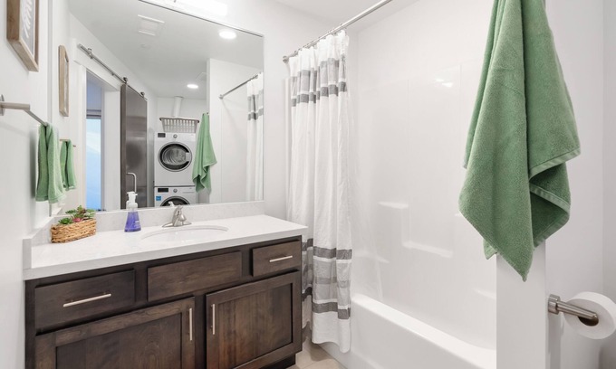 Waterloo Apartment | Charming 1-bedroom apartment with WiFi, AC in enjoyable Waterloo