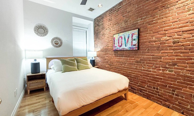 Columbus Apartment | Charming 1-bedroom apartment in superb Boston with WiFi, AC