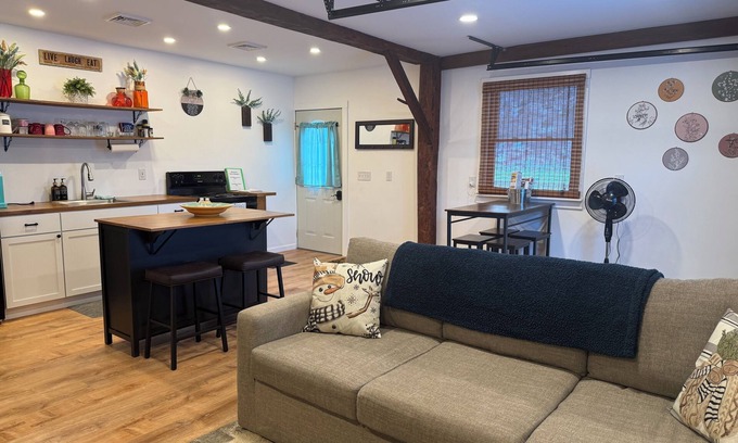 Greene Apartment | Charming 1-bedroom apartment in Greene for up to 4 guests, family & dog friendly