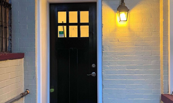 NoMa Apartment | Charming 1-bedroom basement apartment in Washington DC with AC, WiFi