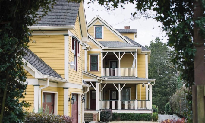 East Side Cottage | Charming 1-bedroom enchanting cottage with goats in Atlanta's Grant Park