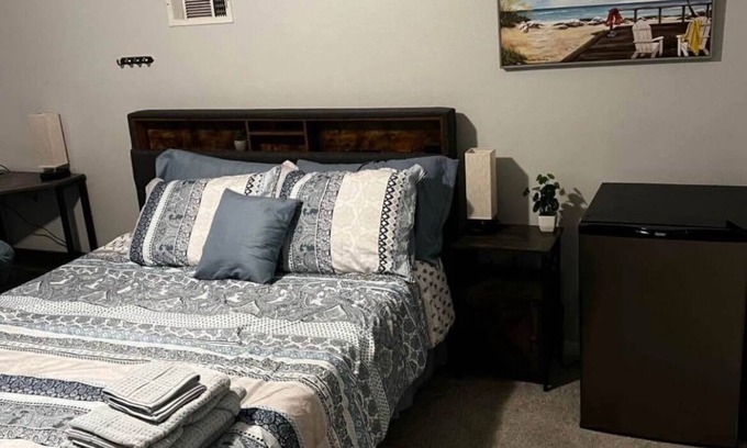 Niceville House | Charming 1-bedroom in fully furnished 4 bedroom rental house in Niceville.
