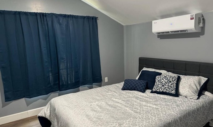East Palatka Apartment | Charming 1-bedroom apartment #A in awesome East Palatka with WiFi, AC