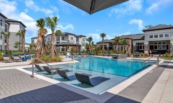 Highlands Apartment | Charming 1-bedroom apartment with WiFi, fitness room in Jacksonville