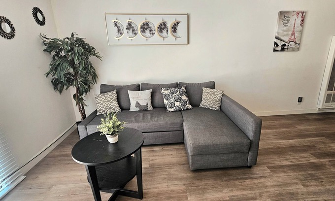 Koreatown Apartment | Charming 1-bedroom Apartment near Silverlake