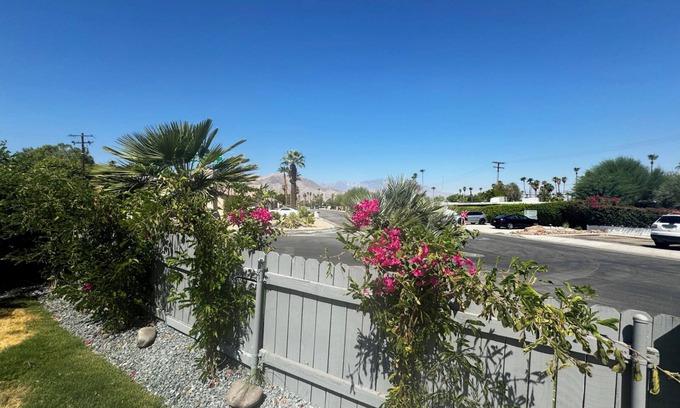 Palm Desert Cottage | Charming 1-bedroom cottage with WiFi and AC in Palm Desert