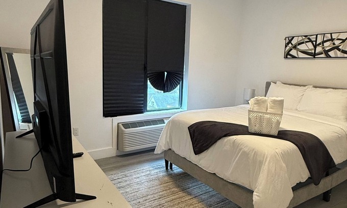 Elizabeth House | Charming 1-bedroom with WiFi and AC in peaceful Elizabeth