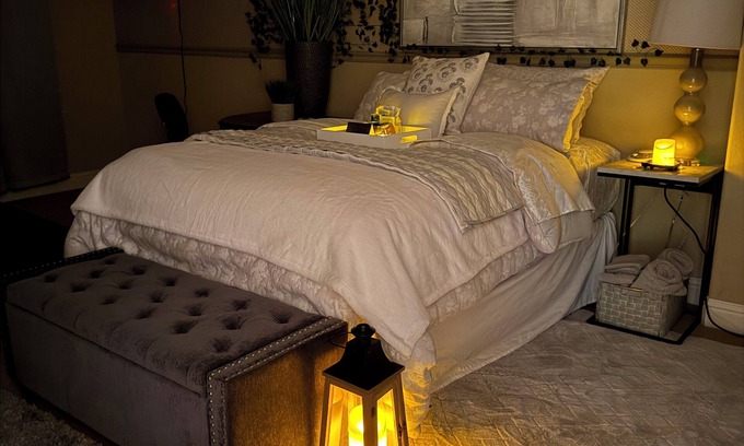 Auburn House | Charming 1-Guest bedroom suite, private bath & snacks in Auburn with WiFi and AC