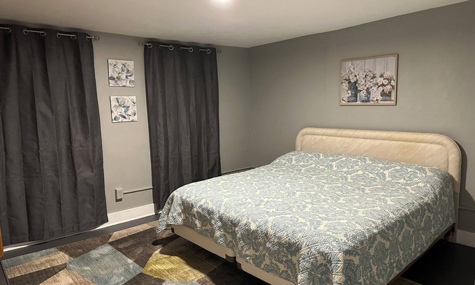 Johnstown Apartment | Charming 1-king-bedroom apartment in Johnstown
