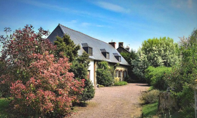 Saint-Pierre-Maubant-du-Bocage House | Charming 17th Century Normandy Longere in Valdallière, Calvados