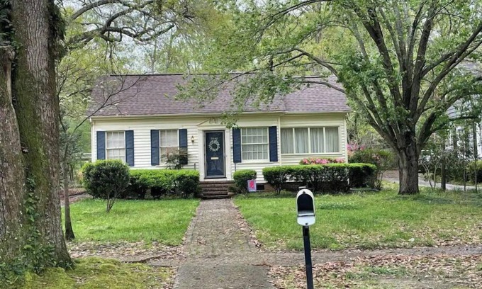 Laurel House | Charming 1930's Euclid Ave Bungalow