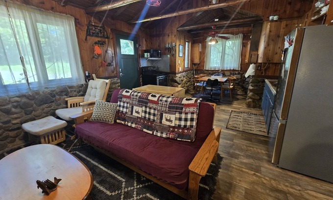 Tomahawk Cabin | Charming 1940s Cabin on Mohawksin, Firepit, Kayaks/Canoes Incl. Close to Trails
