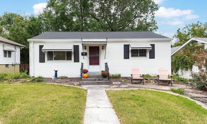 Edwardsville House | Charming 1BR Near Historic Downtown Edwardsville & SIUE