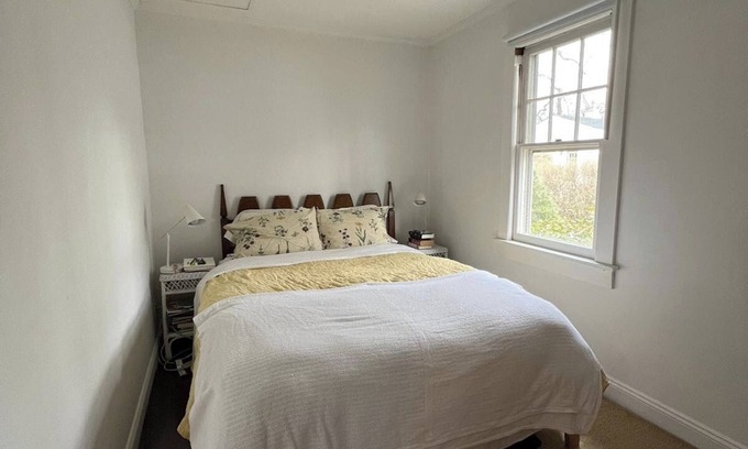 Atlantic Highlands House | Charming 2-bedroom house in Atlantic Highlands close to beach, WiFi, AC.