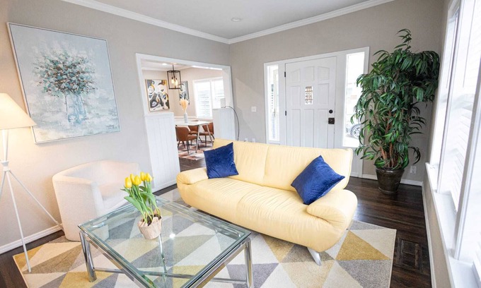 Cherry Street House | Charming 2-bdr house w/bonus room in nice Cherry Street Tulsa area.