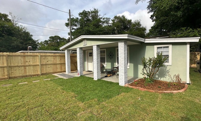 Wright House | Charming 2-bedroom cottage in lovely Fort Walton Beach