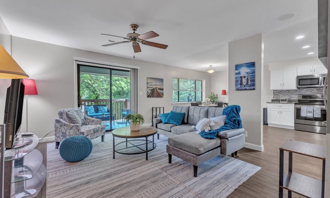 North Raleigh Apartment | Charming 2-bed 2-bath Apartment with WiFi, AC in lovely North Hills, Raleigh