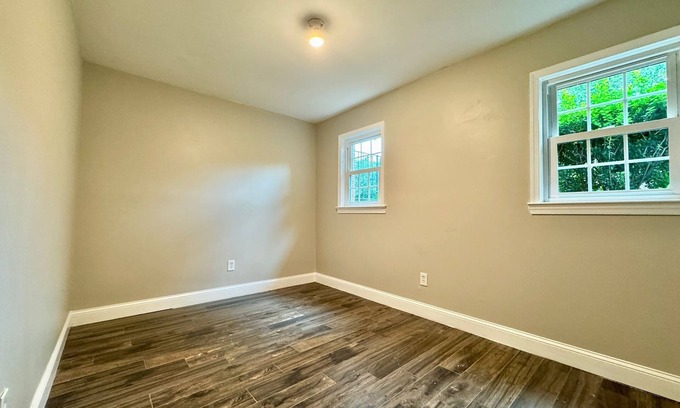 Oakton Apartment | Charming 2-bed apartment in lovely Oakton - a few miles from many universities!