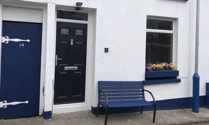 Douglas House | Charming 2-bed Cottage in town centre