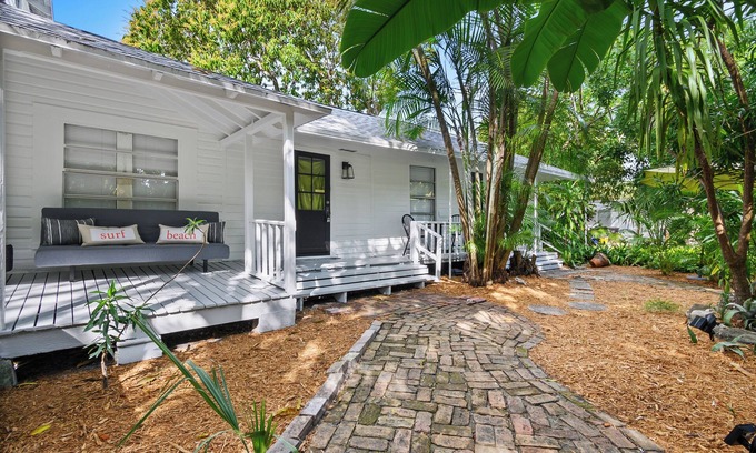 Old Northwood Historic District Cottage | Charming 2-bedroom cottage in lush tropical setting in popular West Palm Beach
