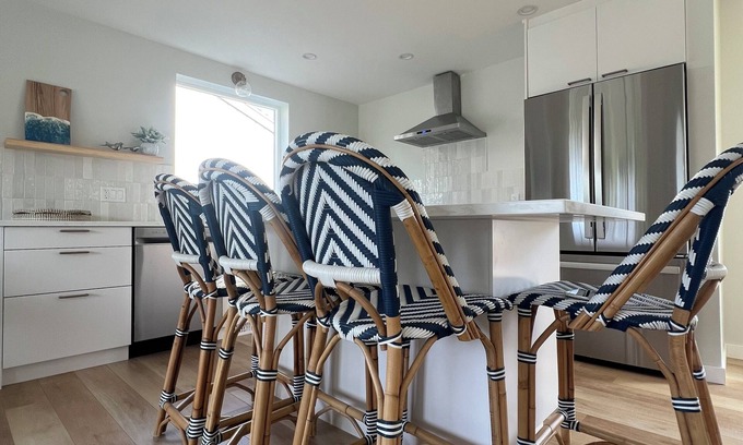 Campbell River House | Charming 2-bedroom house in gorgeous Campbell River with WiFi, AC