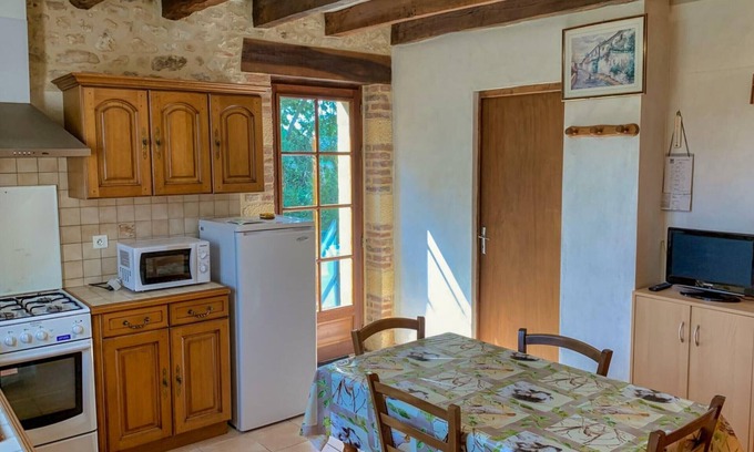 Saint-Chamassy Cottage | Charming 2-Bedroom House Near Dordogne Valley Sites with Garden & BBQ