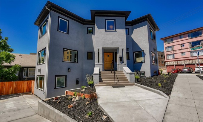 Adams Point Apartment | Charming 2-bedroom 2 bathroom apartment in fantastic Oakland near Lake Merritt