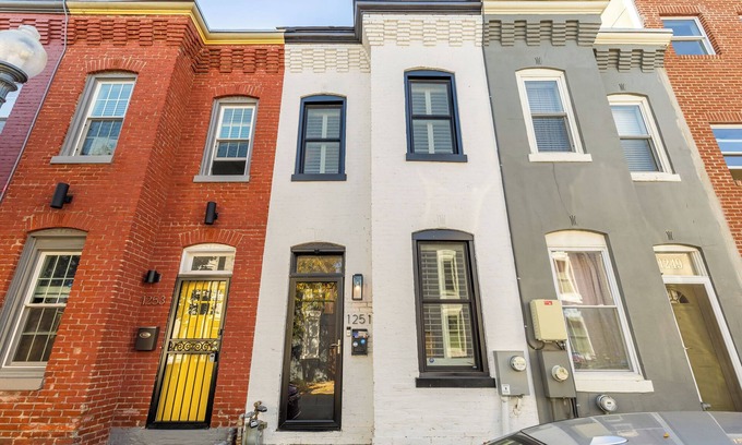 H Street Corridor House | Charming 2-bedroom, 2.5 bathroom Rowhome in D.C.