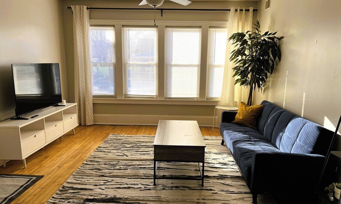 Summit - University Apartment | Charming 2-bedroom apartment near downtown Saint Paul with WiFi