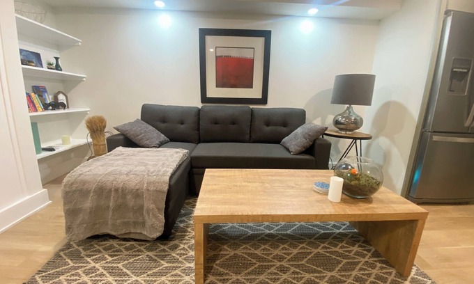 Near Northeast Apartment | Charming 2-bedroom apartment with AC, WiFi in brilliant Washington