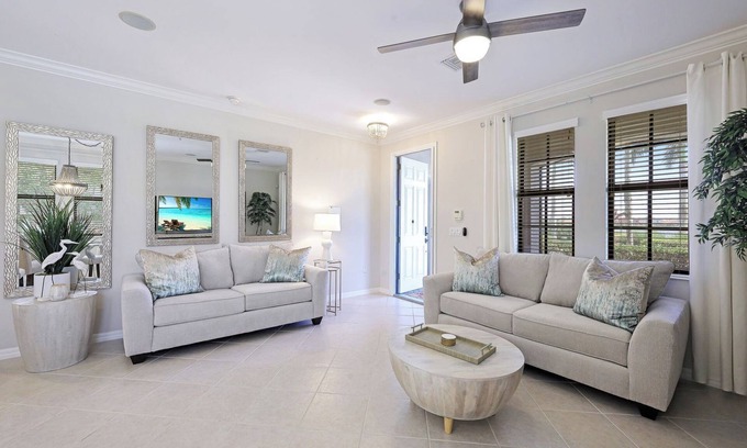 Naples House | CHARMING 2 BEDROOM AND DEN TOWNHOME IN ARTESIA-NAPLES!