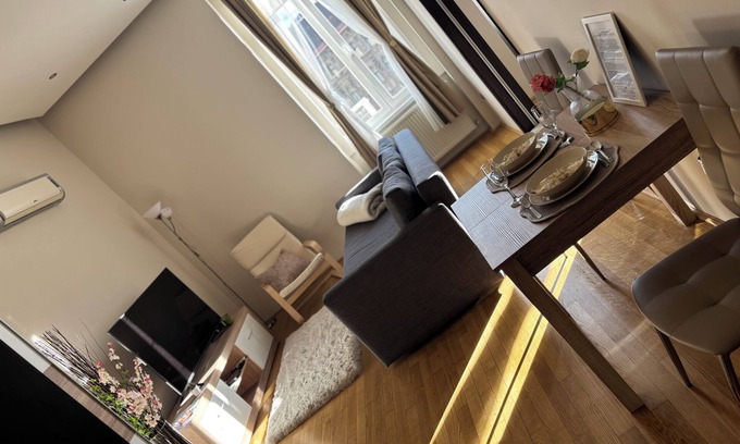 Palace District Apartment | Charming 2-bedroom apartment with WiFi, AC in the heart of fantastic Budapest