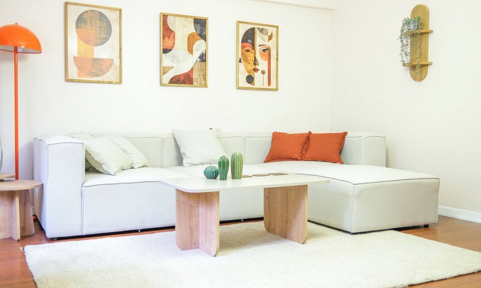 Kadikoy Apartment | Charming 2-bedroom apartment with WiFi, AC in lovely Istanbul