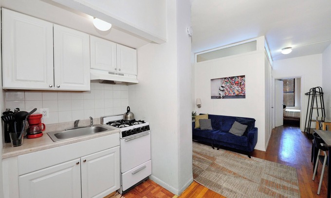 Chelsea Apartment | Charming 2-bedroom apartment with WiFi, AC in wonderful New York