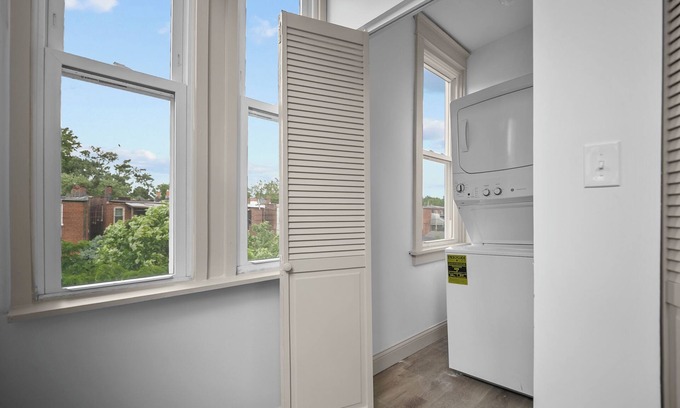 Shaw Apartment | Charming 2-bedroom apartment in superb St. Louis with WiFi, AC