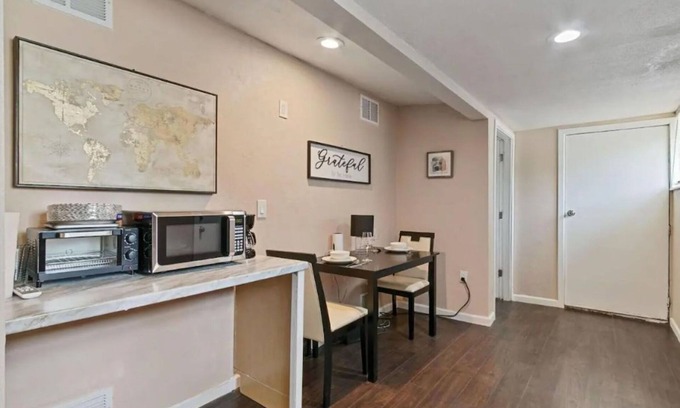 Auburn Apartment | Charming 2-bedroom apartment with WiFi, AC in serene Auburn