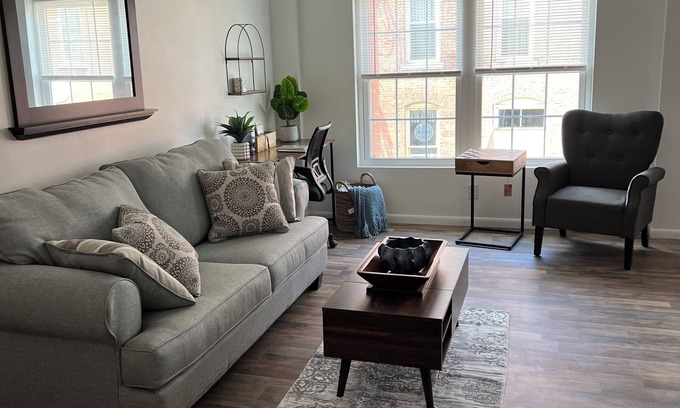 Greene Apartment | Charming 2-bedroom apartment with WiFi, AC in welcoming Greene