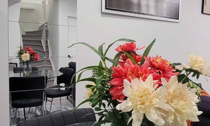 Northwest Edmonton House | Charming 2-bedroom basement in superb Edmonton with WiFi near WEM