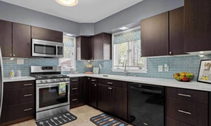 Godfrey House | Charming 2-bedroom Brick Ranch house wooded lot with WiFi in terrific Godfrey