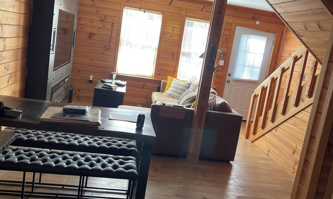 Toccoa Cabin | Charming 2-bedroom cabin with WiFi and AC in serene Toccoa