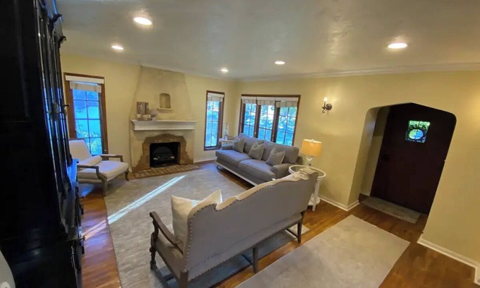 Bountiful Cottage | Charming 2-bedroom cottage in Bountiful with WiFi and AC