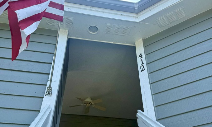 Hampstead Condo | Charming 2-bedroom condo only 20 minutes from the famous Topsail Island