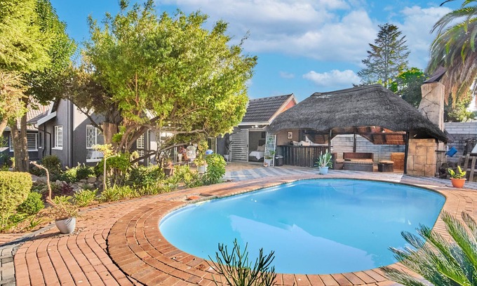 Randpark Ridge Cottage | Charming 2-bedroom cottage in tranquil Randburg with WiFi
