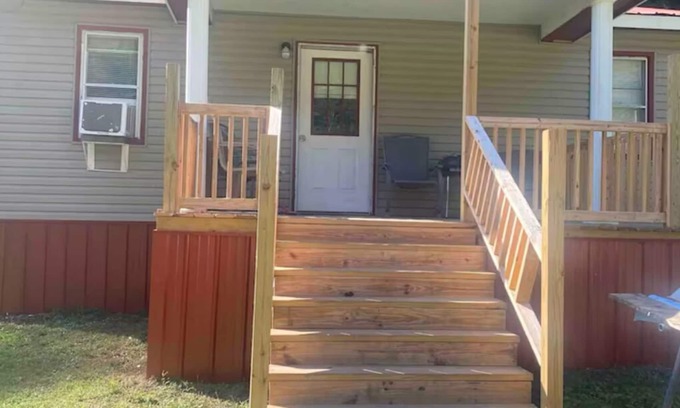Meador Cottage | Charming 2-bedroom cottage in Matewan with WiFi and AC