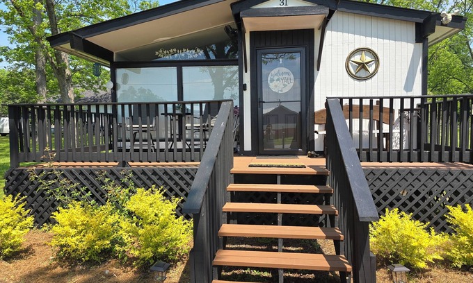 Molena Cottage | Charming 2-bedroom cottage in Molena Ga. Family & pet friendly.