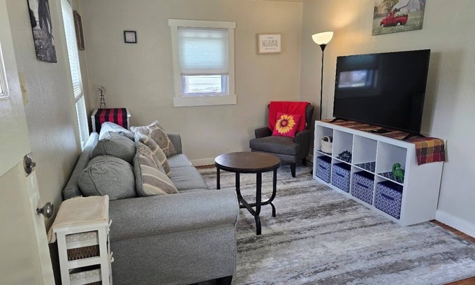 Craig Cottage | Charming 2-bedroom cottage in Craig-Walk to Shops, Dining & Downtown Activities