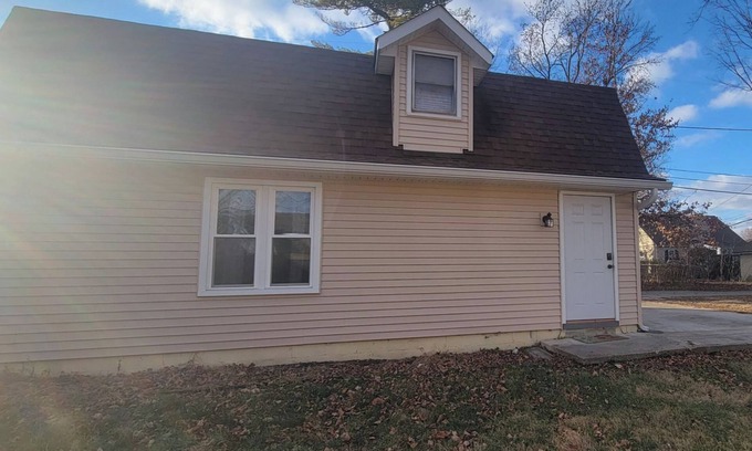 Franklin House | Charming 2-bedroom guest house with WiFi, AC in Franklin