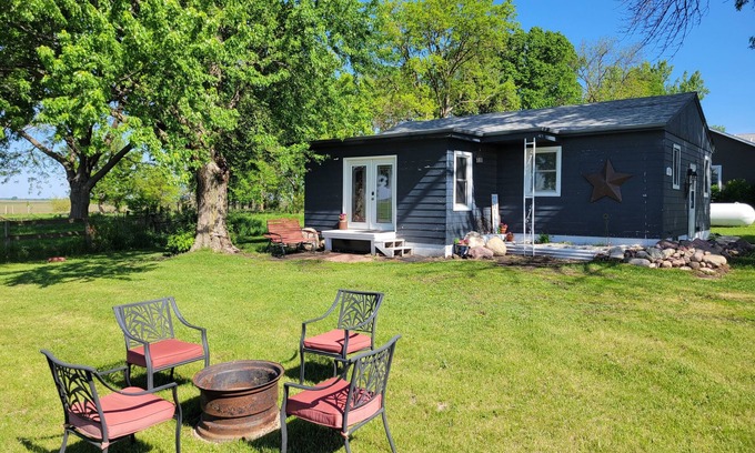 West Okoboji Other | Charming 2-bedroom guest country farmhouse with WiFi, AC in rural Milford.
